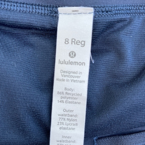 Lululemon shorts size 8 - Picture 3 of 8